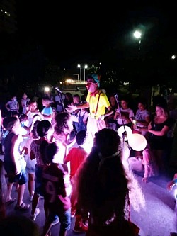 Los niños y los no tan niños bailando en la Piragua !!!